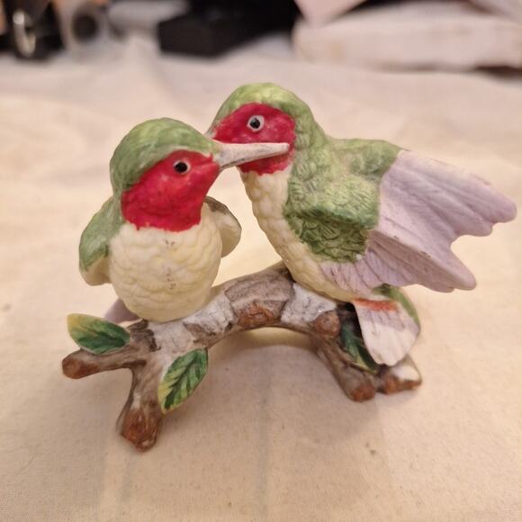 Two Ruby Throat Hummingbirds On A Branch Bird Figurine, unknown brand (005-1) - Picture 1 of 5